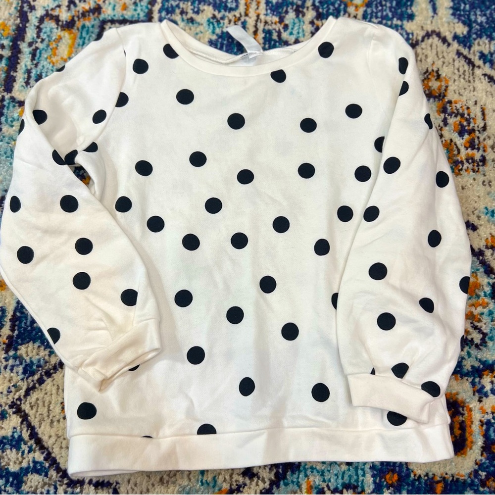 Girls Carter’s Polka dot long sleeve sweatshirt. Adorable!